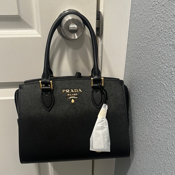 New Prada Black Saffiano Leather Satchel Borsa A Mano In Pelle - Picture 1 of 13